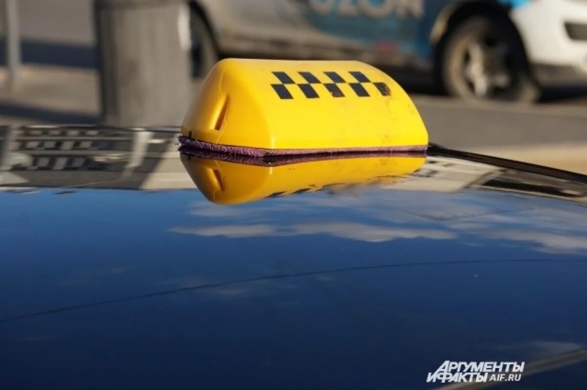    Очевидцы опубликовали видео ночной стрельбы из пистолета по такси в Перми