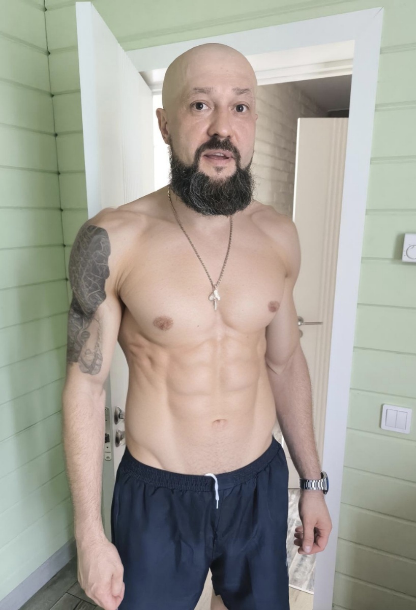 Нейро накачанный Женя. Татуировку не смогла воспроизвести