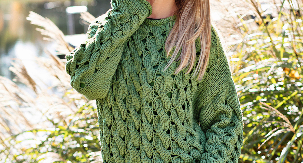 Два классных кардигана и три стильных пуловера для женщин. Модели спицами