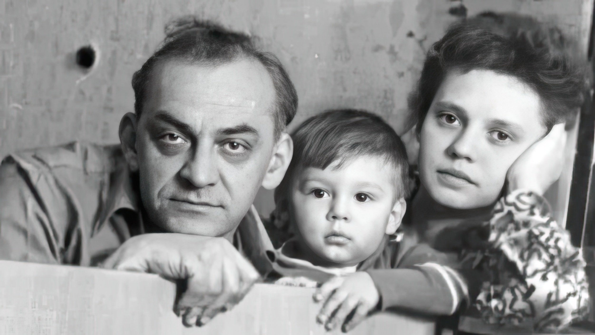 Сергей Чонишвили с родителями. Фото: uznayvse.ru