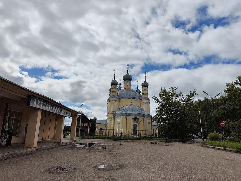 Высадились на автостанции – небо еще хмурилось