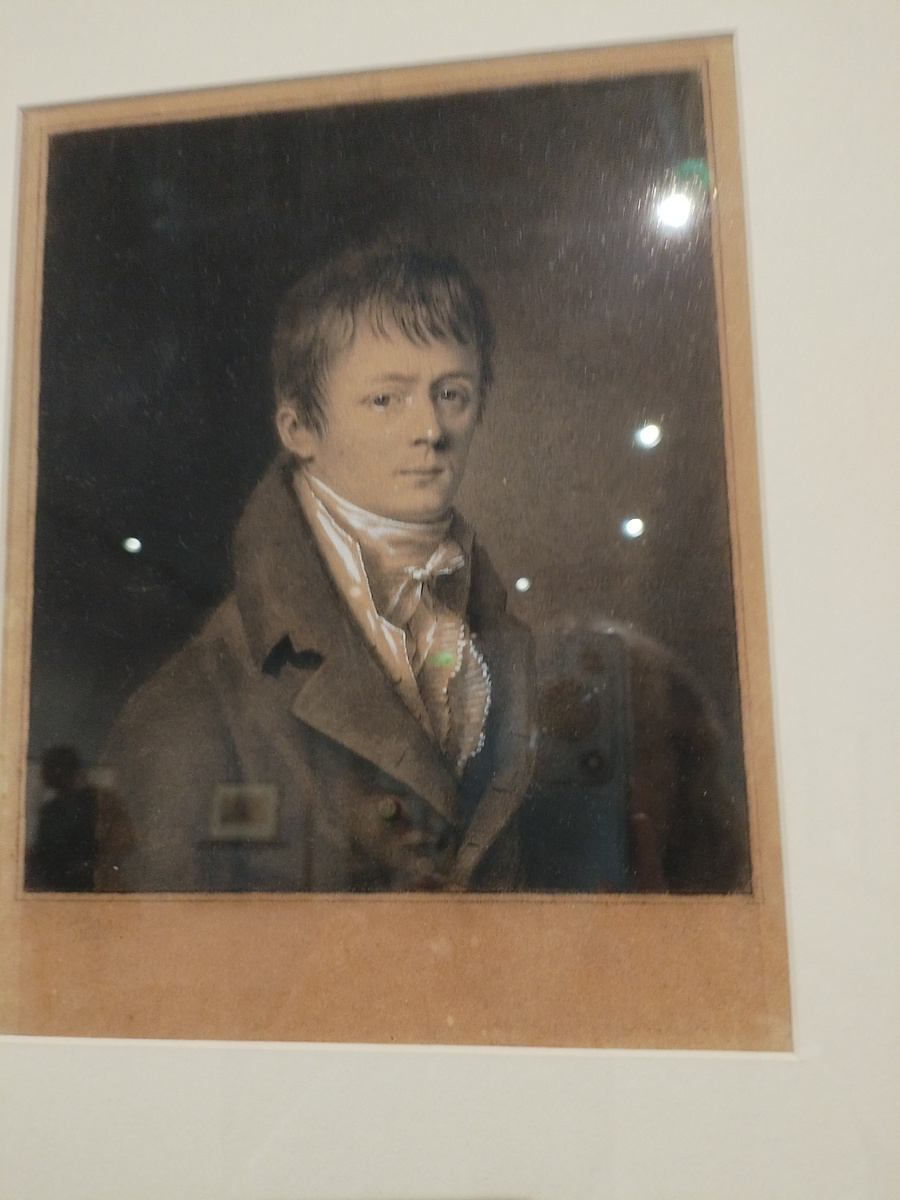 Молодой человек с сильным характером, сразу видно