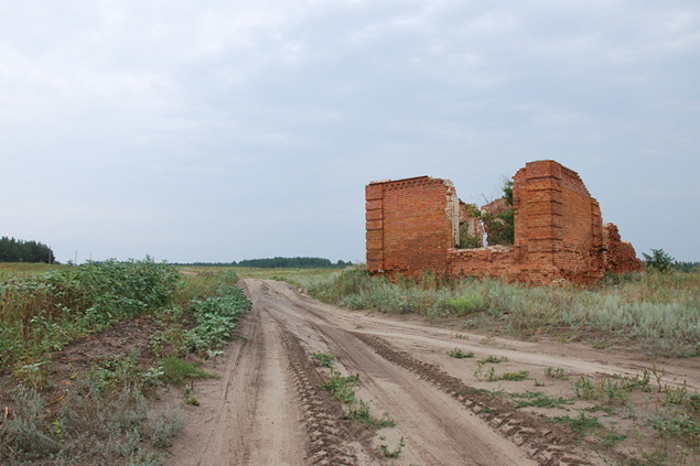 "Графские развалины" . Здесь была людская графа Устинова