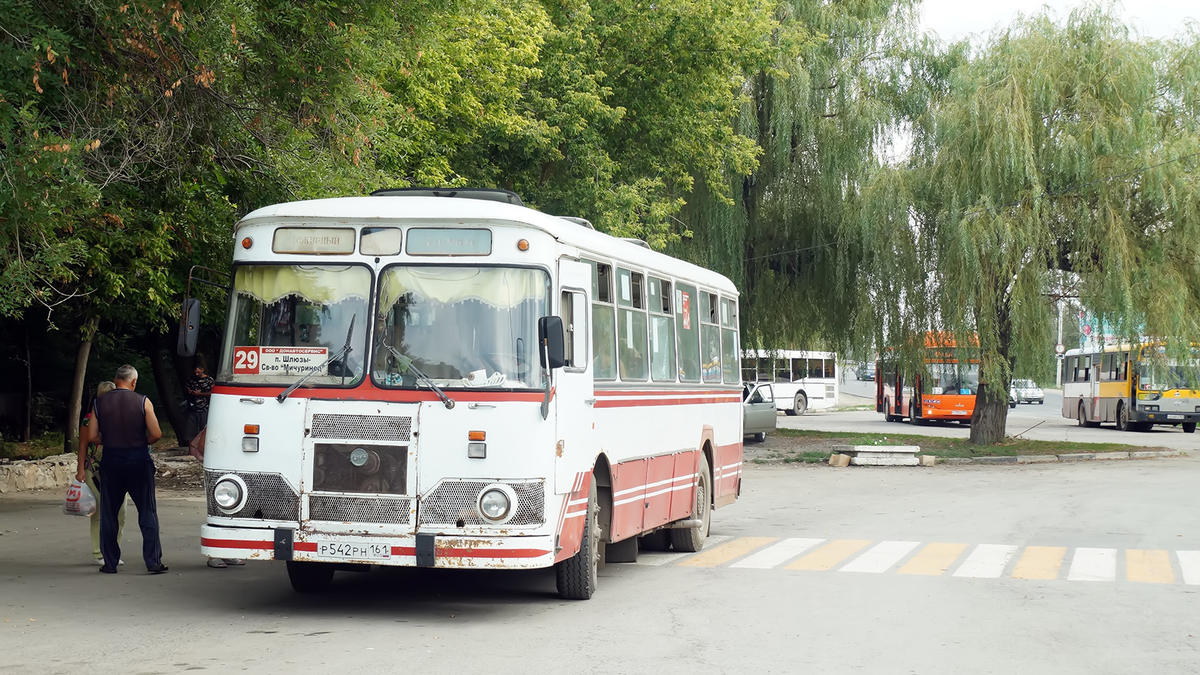 Старый советский автобус ЛИАЗ 677, он же "Луноход" в г. Волгодонске в 2021 году. Фото с сайта drive2.ru.