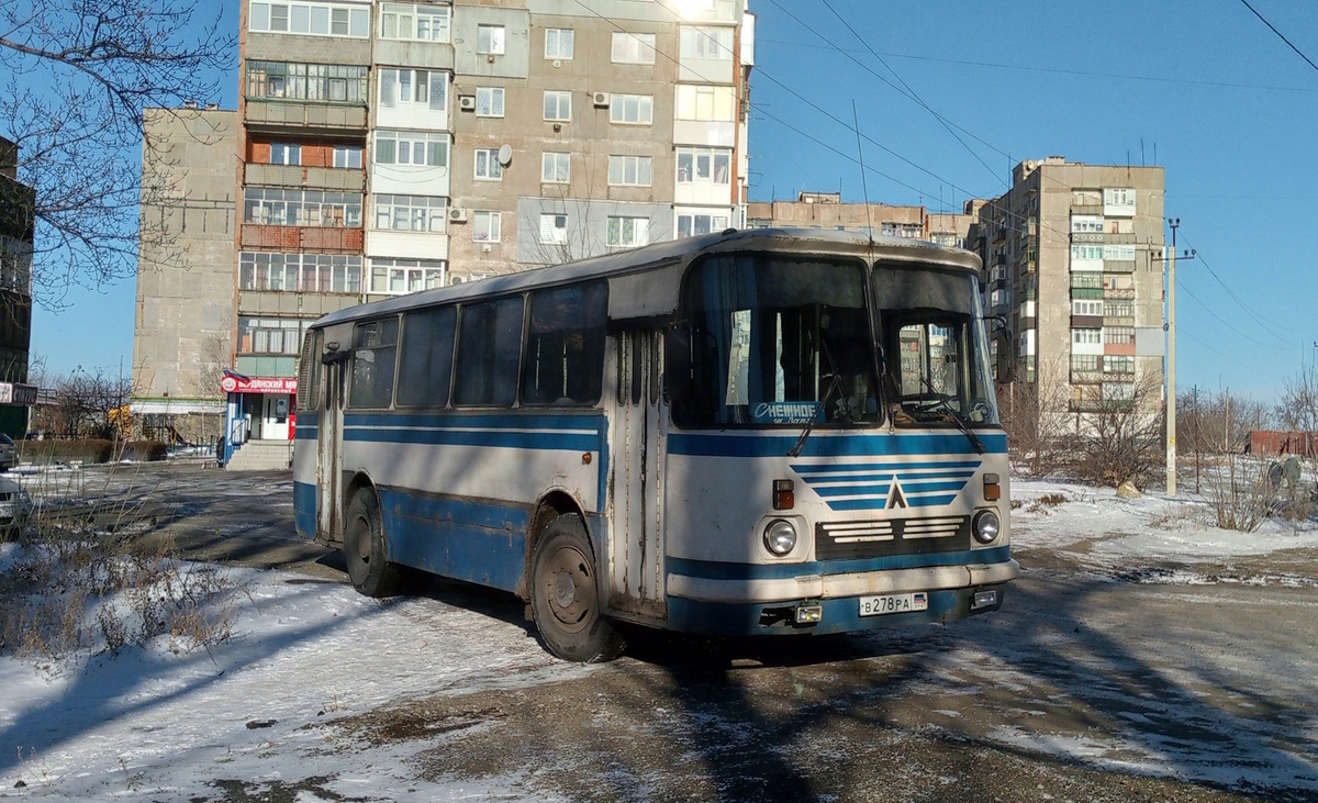 Фото 1. Советский автобус ЛАЗ-695Н на дорогах г. Снежное ДНР в декабре 2024 года. Фото с сайта fotobus.me. 