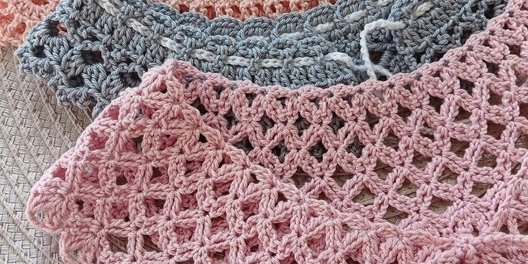 Вязаные воротнички опять на пике моды, а для школьной формы они будут особенно актуальны