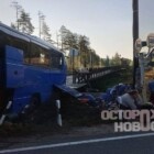  📷В России туристический автобус столкнулся с грузовым поездом – один погибший