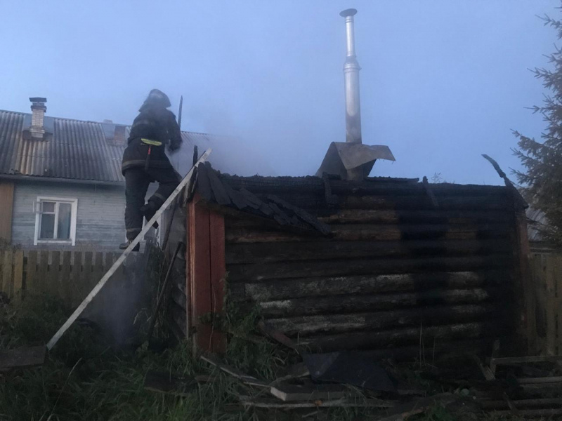    Пламя уничтожило частную баню под ПетрозаводскомГоскомитет Карелии по ОЖ и БН