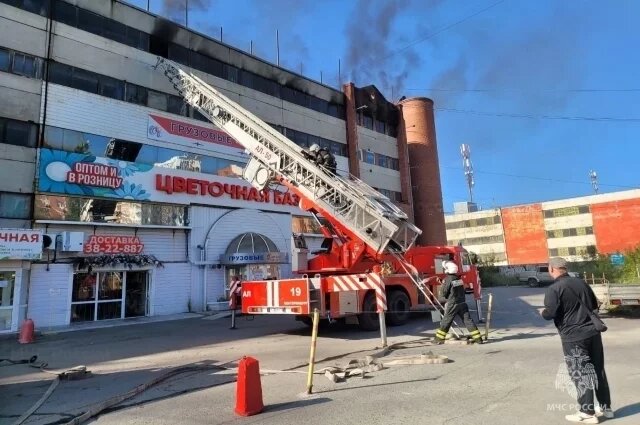    Из-за чего сгорели десятки машин в многоуровнем паркинге Екатеринбурга?