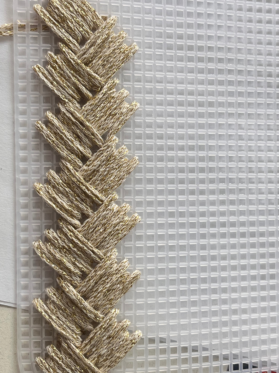 Первый ряд тот, что слева😳