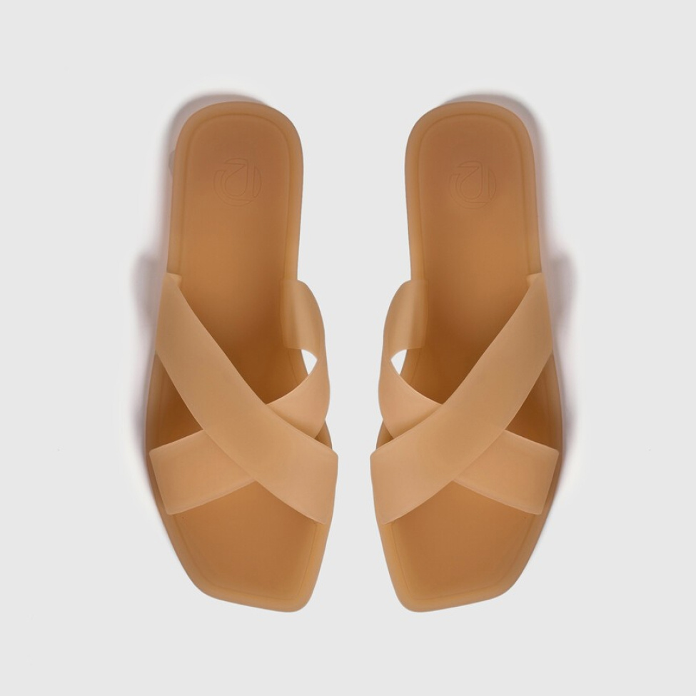    Самая модная обувь лета: 20 пар шлепок, сланцев или вьетнамок (фото 3)