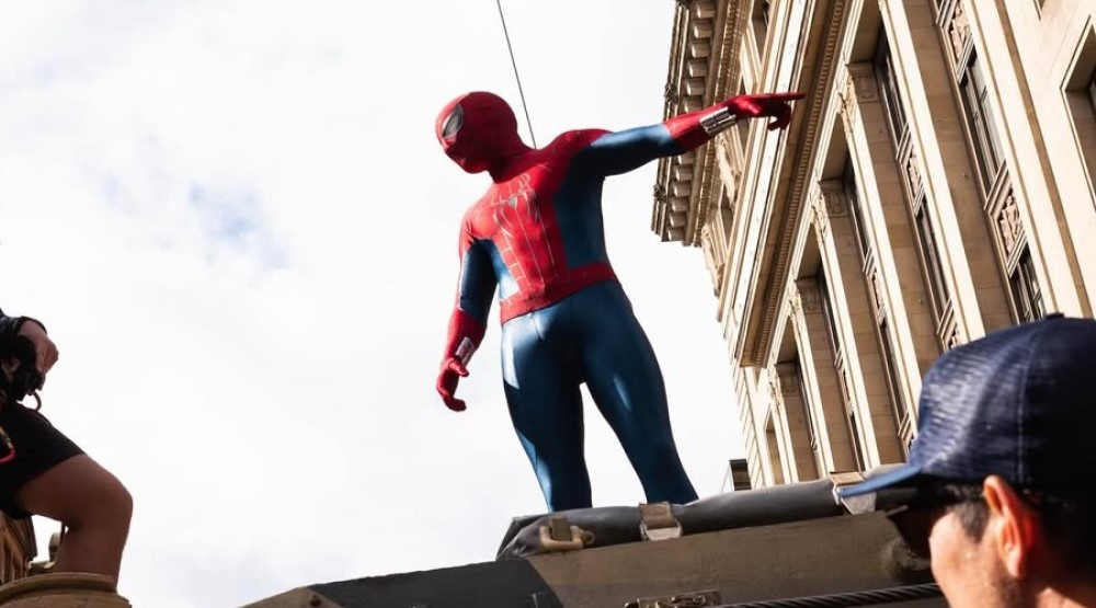     Кадр со съемок фильма «Человек-паук: Совершенно новый день» (2026) / Фото: соцсети Тома Холланда