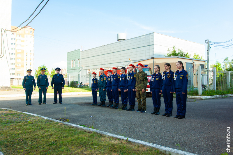    Сегодня в пожарной части № 55 на Рыбинской, 37 открылась смена для подростков из профильного трудового отряда "Дозор-01".