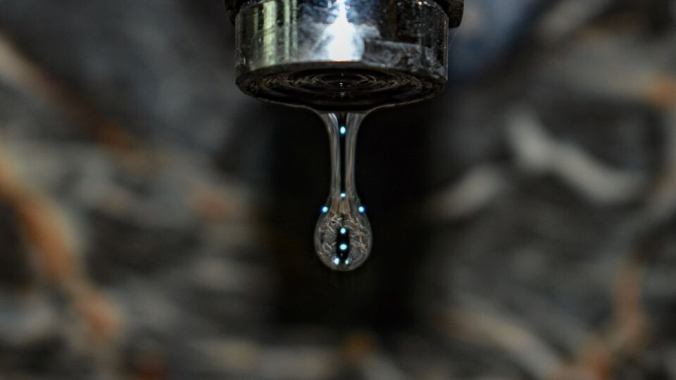    Кран, вода. Источник: unsplash.com