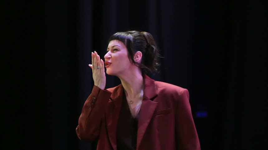    Фото: ИЗВЕСТИЯ/Эдуард Корниенко;Telegram/IdaGalich/GALICH_onok; 5-tv.ru