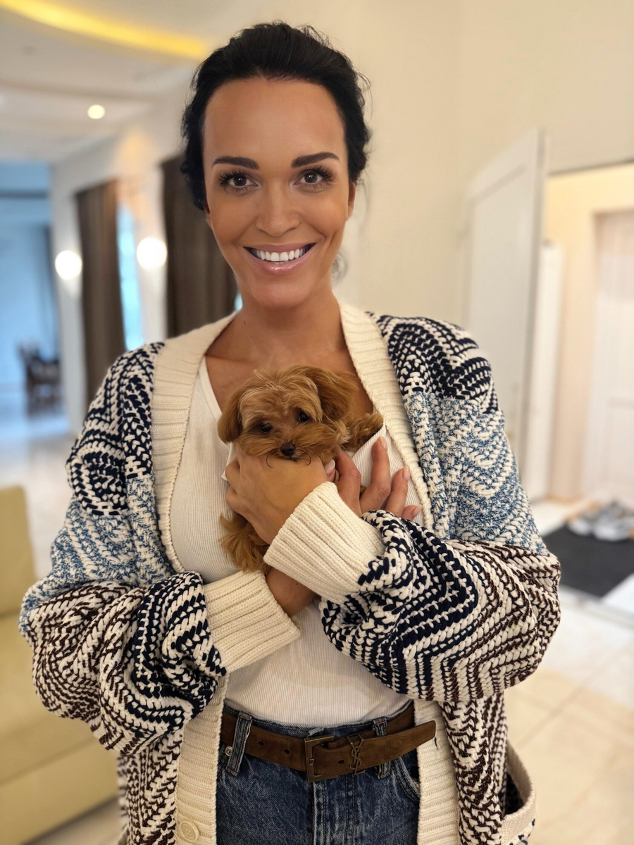 Певица Слава с щенком