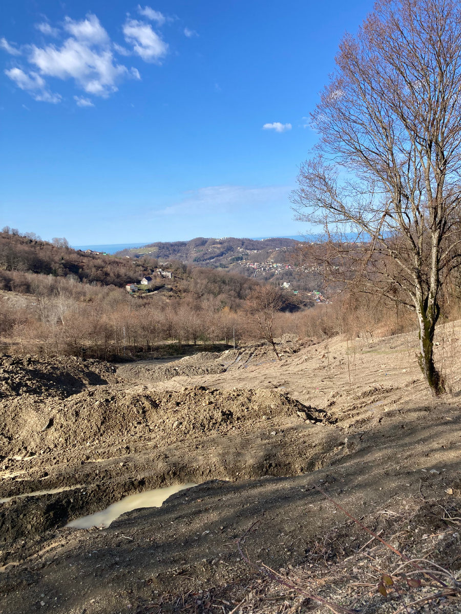 Вид на долину реки Псахе и море.