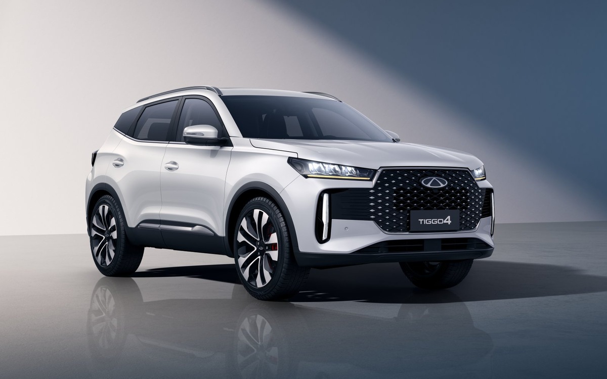    Российскую гамму открывает кроссовер Tiggo 4