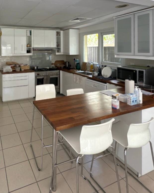 Так выглядел интерьер виллы в районе Meadows ДО ремонта и меблировки от Furni 