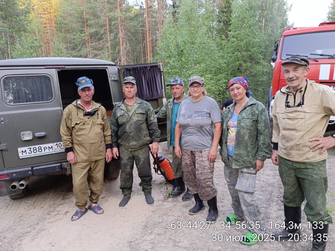    В Карелии поблагодарили лесников за ликвидацию пожара в Пертозере . Фото: Администрация Сегежского округа/ВК