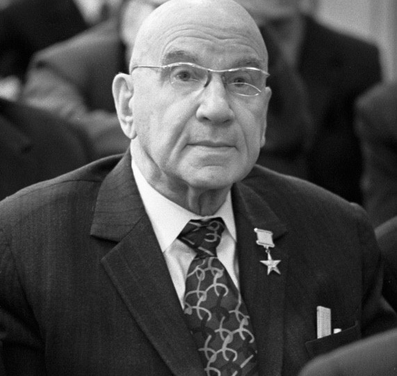 Академик Микулин советовал после 55: добавьте к мёду 2 простых ингредиента — и память оживёт