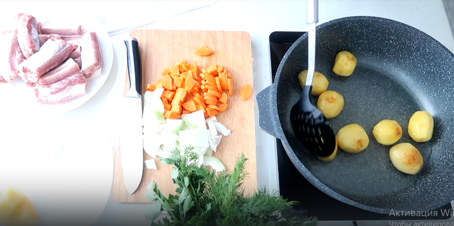 Обжариваем картофель