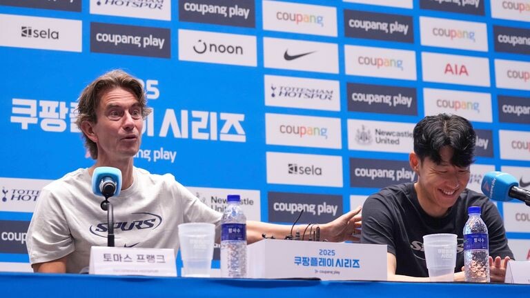 Изображение: Томас Фрэнк был вместе с Соном на пресс-конференции, когда тот объявил о своём решении