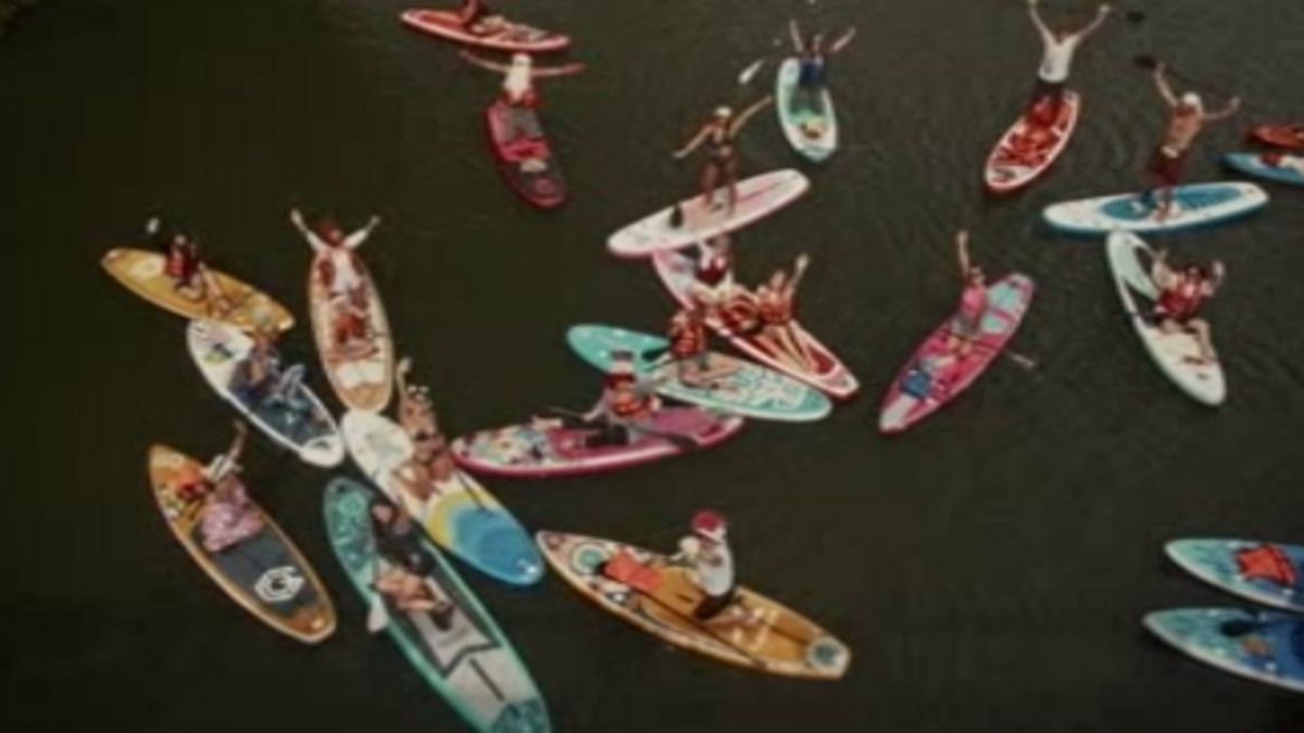    В Курске провели фестиваль сапбордов и шляп