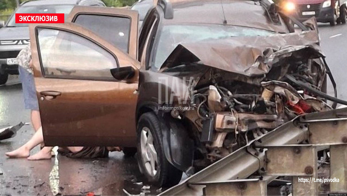 В Стругокрасненском районе у деревни Гмырино при столкновении легкового и грузового автомобилей пострадали дети. Фото: ПАИ