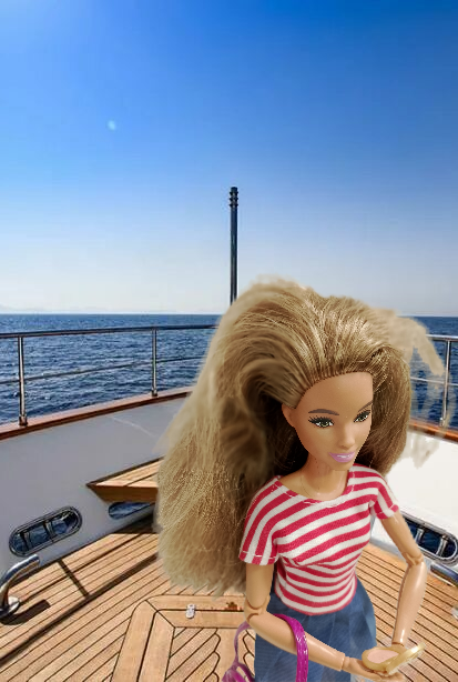 Легкое платьице в красно-белую полоску, с синей юбкой, думаю, подходит к стилю Ля'Дувиль