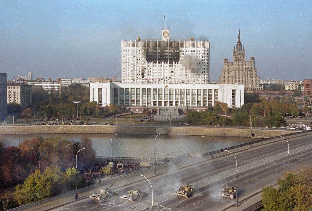 Танки на Новоарбатском мосту. 1993 год