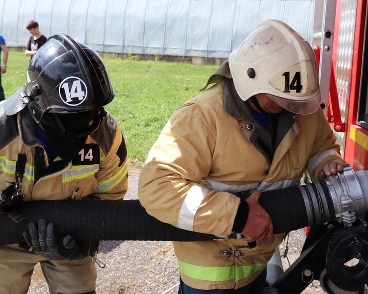    В Курске состоялся смотр-конкурс за звание «Лучшее отделение на автоцистерне»