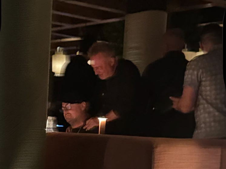     Леонардо Ди Каприо на вечеринке