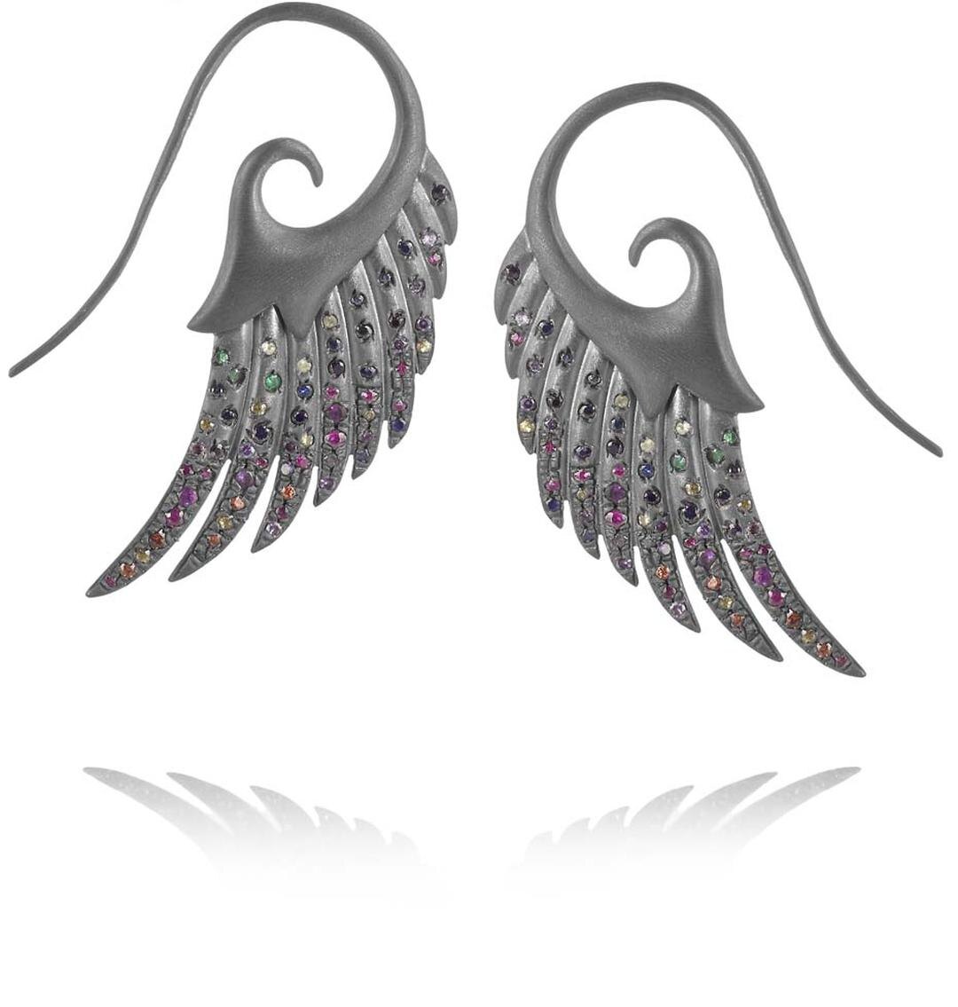 Серьги Noor Fares Fly Me to the Moon, черные родиевые серьги с разноцветными драгоценными камнями.