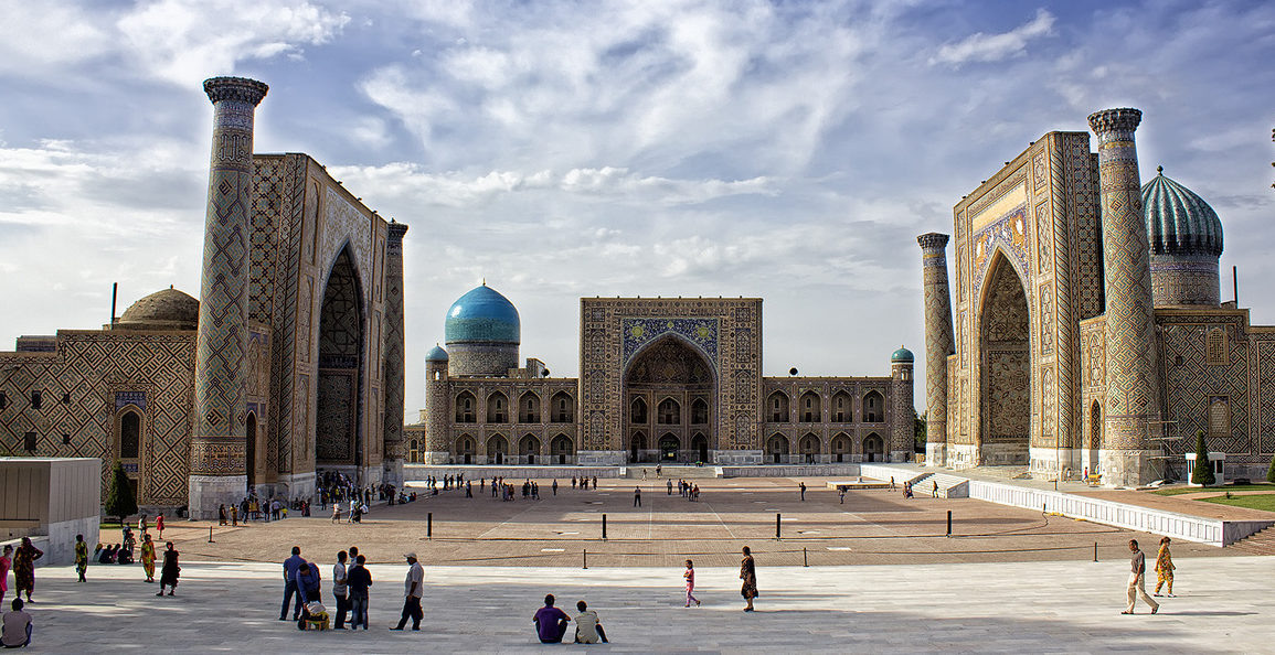 
 Регистан - центральная площадь старого Самарканда (в Бухаре, кстати, центральная площадь старого города тоже называется Регистан).
 Комплекс основан в XV в. по велению и замыслу просветителя султана Улугбека.