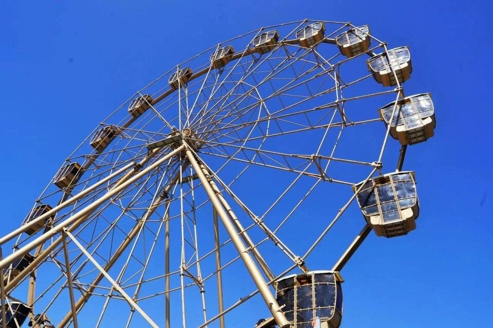    Ремонт колеса обозрения в Барнауле. Источник: предоставлено "Толку"