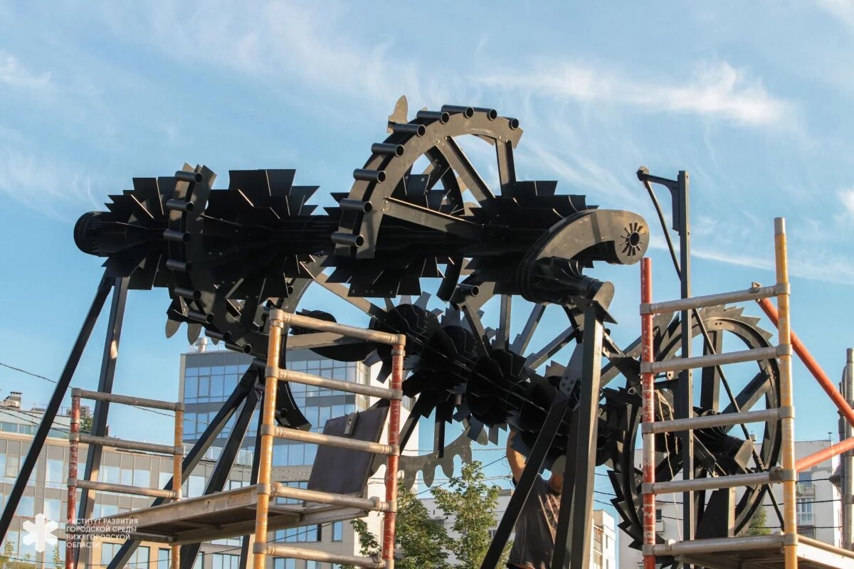    В Нижнем Новгороде достроили скульптуру в честь Ивана Кулибина