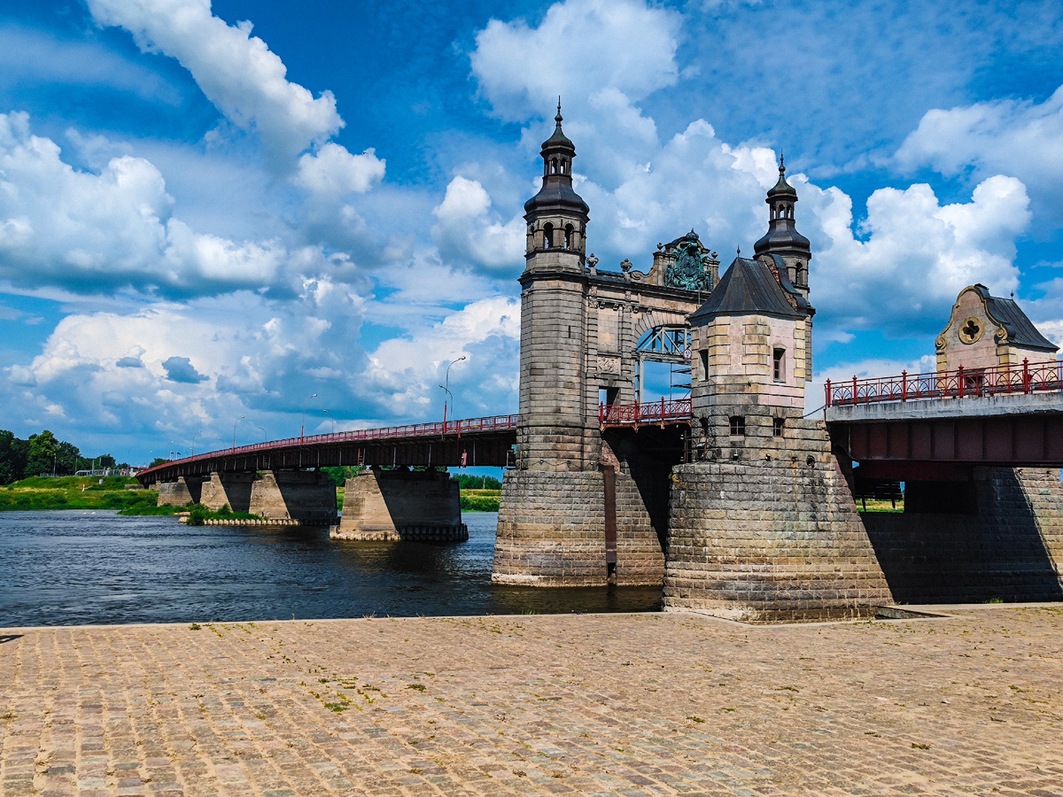 Мост короелвы Луизы в Советске (Калининградская область)