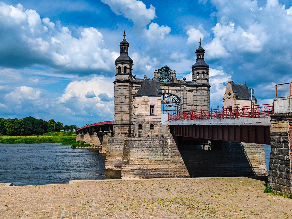 Мост короелвы Луизы в Советске (Калининградская область)