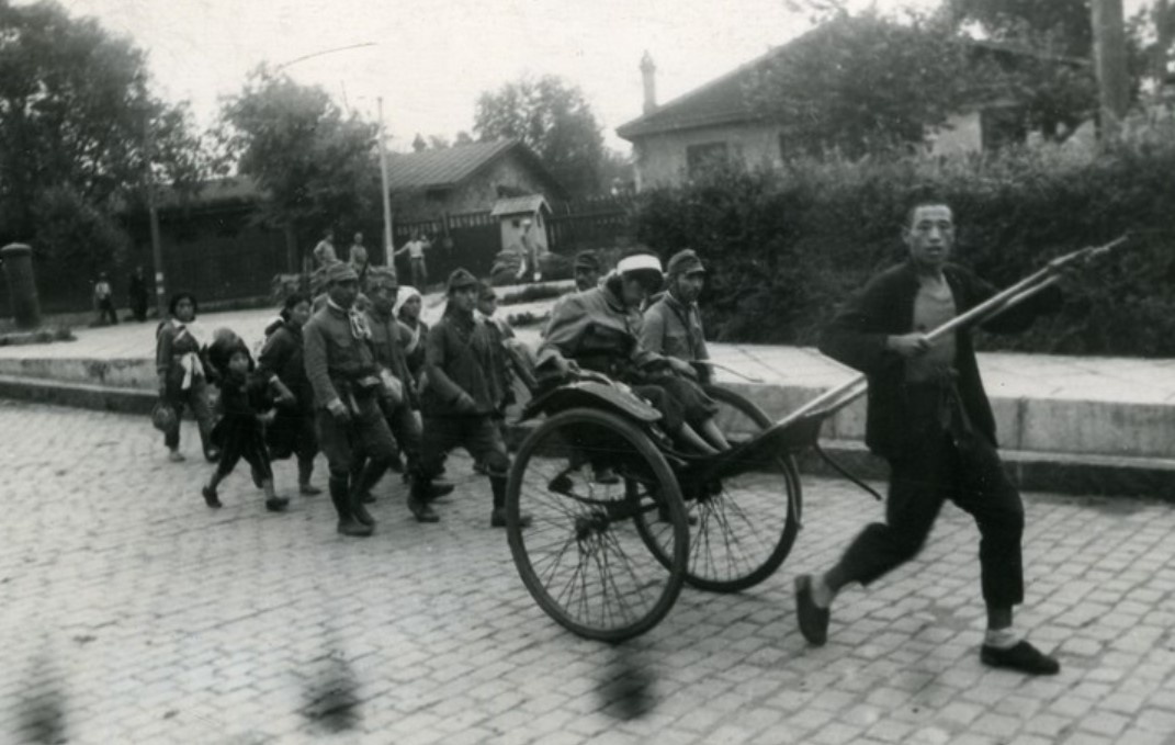 Жители Японии эвакуирутся из Харбина. Сентябрь 1945 г.