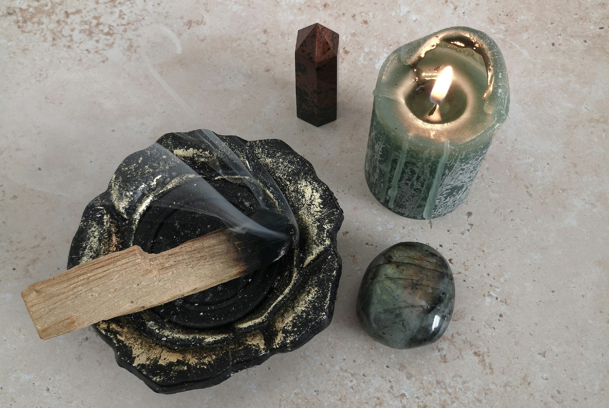 Одной палочки Пало санто хватает надолго