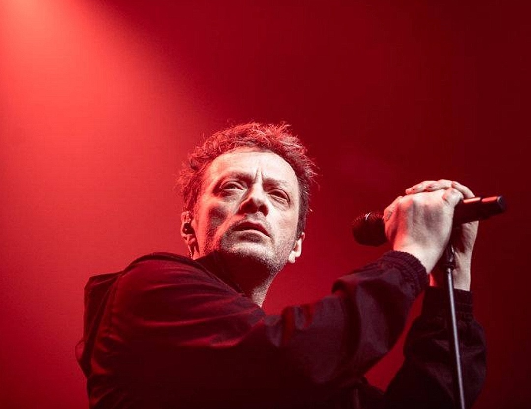 Это творчество - больше чем музыка. Это жизнь. Счастья Вам и большого здоровья, наш Великий и неповторимый музыкант!