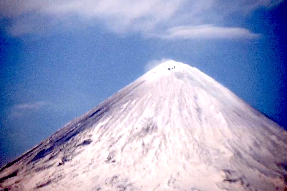    кадр из видео/ ИВиС ДВО РАН, KVERT из пос. Ключи Super/ volcanology/ telegram