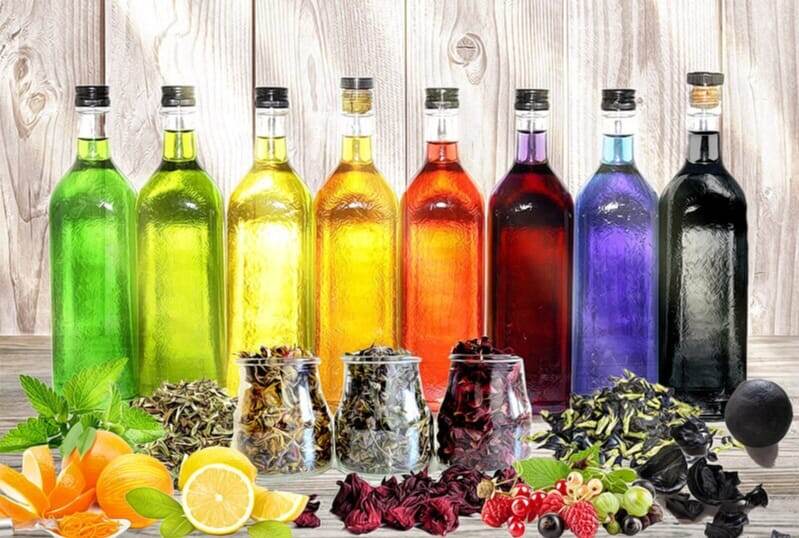 Внешний вид спиртного влияет на восприятие вкуса, а потому идея закрасить самогон будоражит умы многих винокуров. 