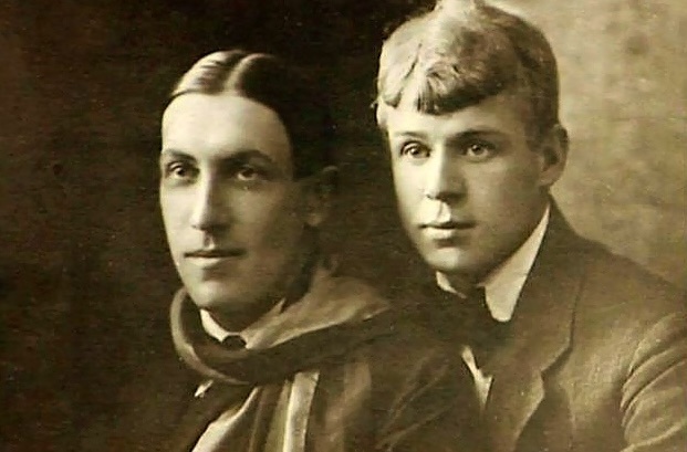 /Анатолий Мариенгоф и Сергей Есенин/