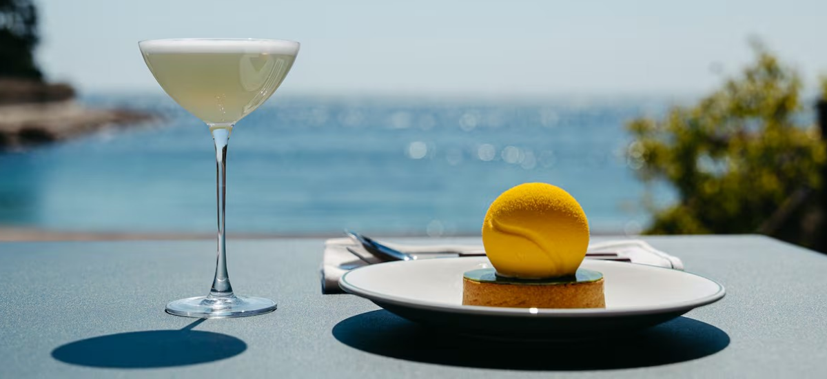 Фото с сайта Lacoste. https://www.lacoste.com/fr/news/events/cafe-lacoste-meridien-in-monaco.html