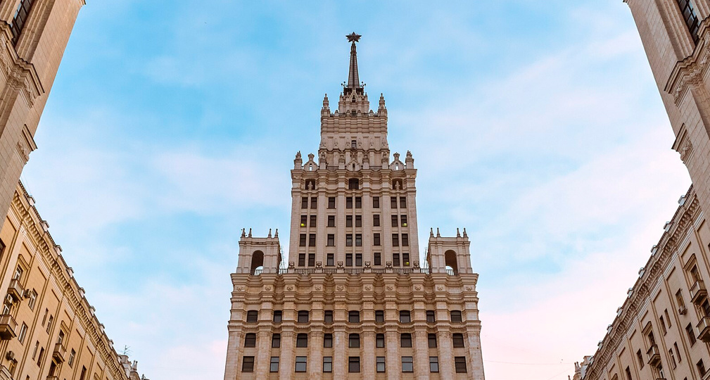 😱Как строили сталинскую высотку на Красных Воротах: ледяной фундамент и здание под наклоном