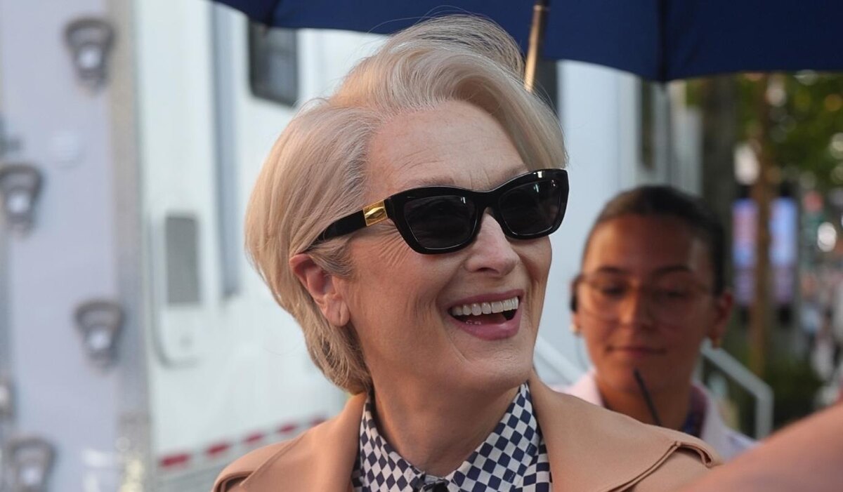     Мэрил Стрип упала на лестнице во время съемок "Дьявол носит Prada 2"