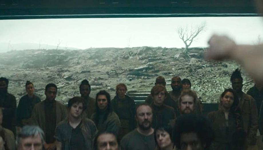 Вот такой вот пейзаж наблюдают жители бункера. Годами, изо дня в день. И где! В столовой) Очень, очень светлое будущее) Кадр - IMDb