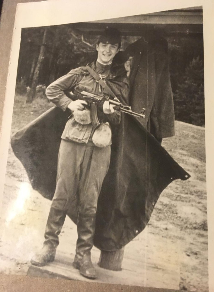 Герой Советского Союза Валерий Востротин на службе в армии.